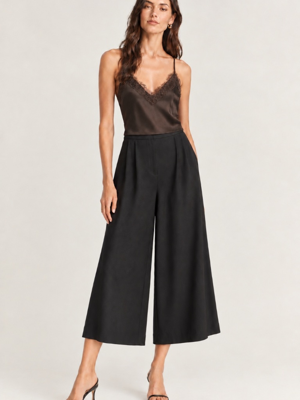 Babaton x Aritzia Black Wide Leg Cropped Dress Pants Size 8 NWT